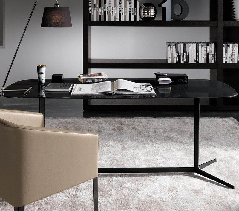 Minotti Письменный стол Clyfford от Minotti — в интерьере