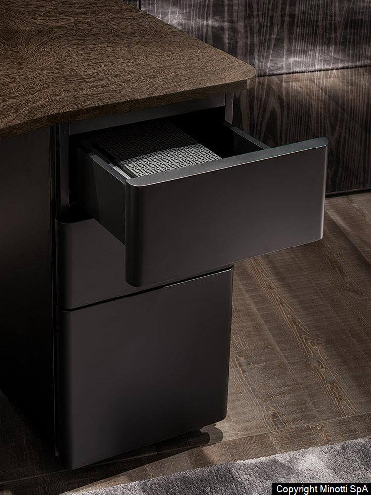 Minotti Письменный стол Jacob "Writing Desk" от Minotti — в интерьере