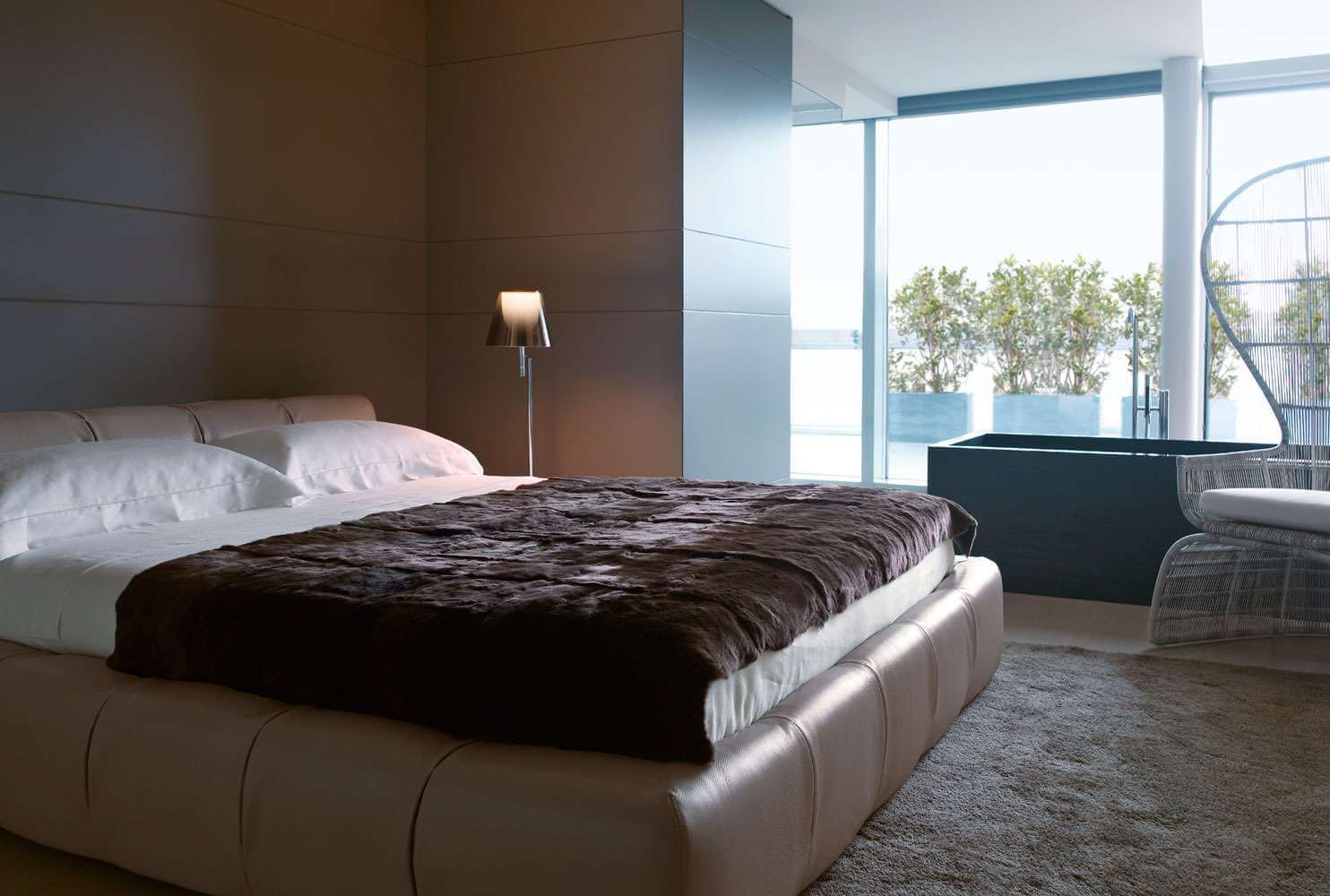 B&B Italia Кровать Tufty от B&B Italia — в интерьере