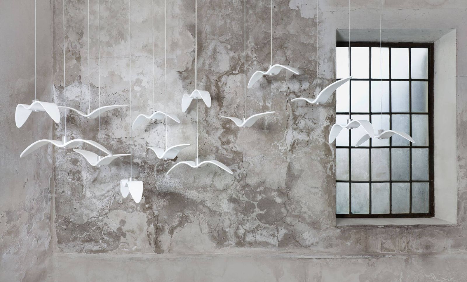 Brokis Подвесной светильник Night Birds PC963 opal - opaque - massif от Brokis — в интерьере