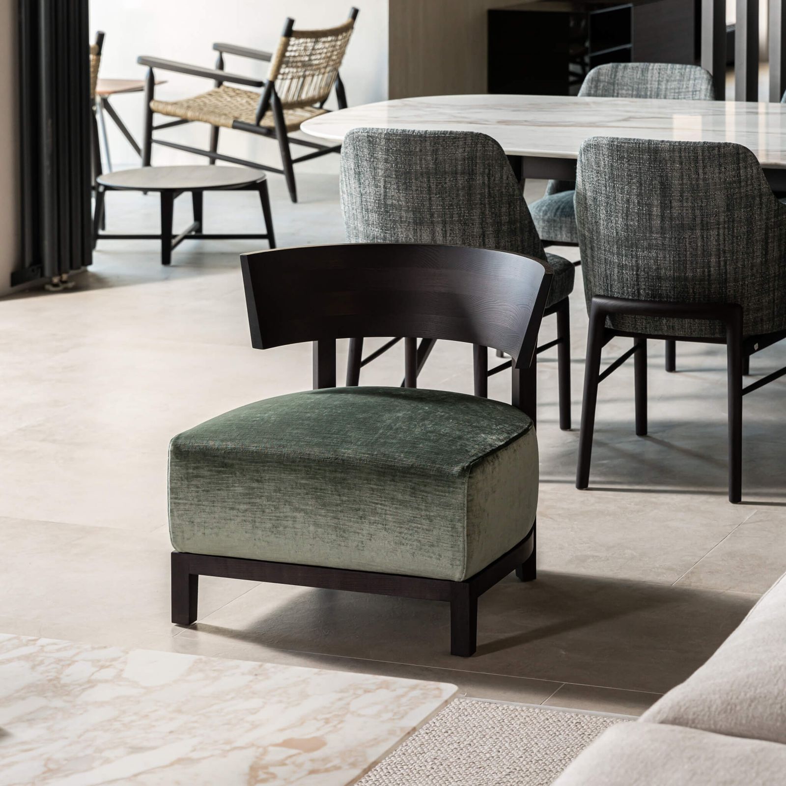 Flexform Кресло Thomas Iroko naturale от Flexform — в интерьере