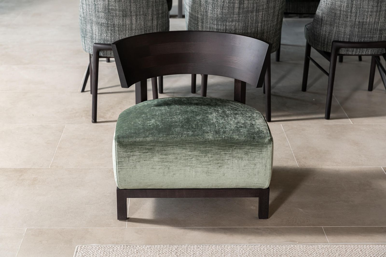 Flexform Кресло Thomas Iroko naturale от Flexform — в интерьере