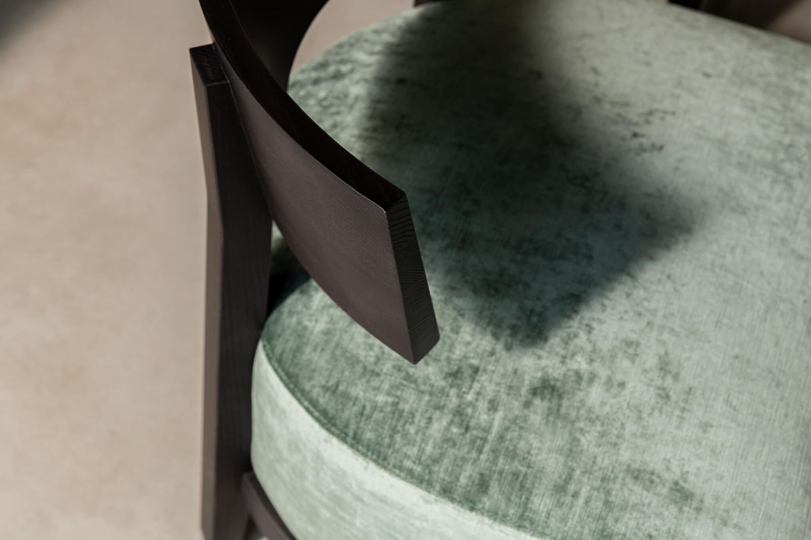 Flexform Кресло Thomas Iroko naturale от Flexform — в интерьере