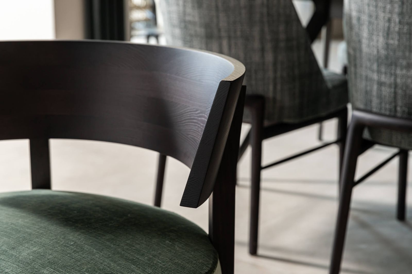 Flexform Кресло Thomas Iroko naturale от Flexform — в интерьере