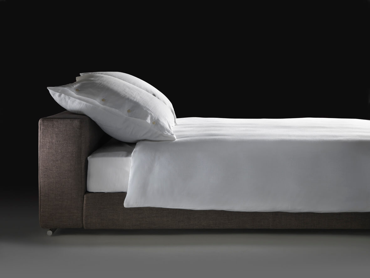 Flexform Кровать Groundpiece от Flexform — в интерьере