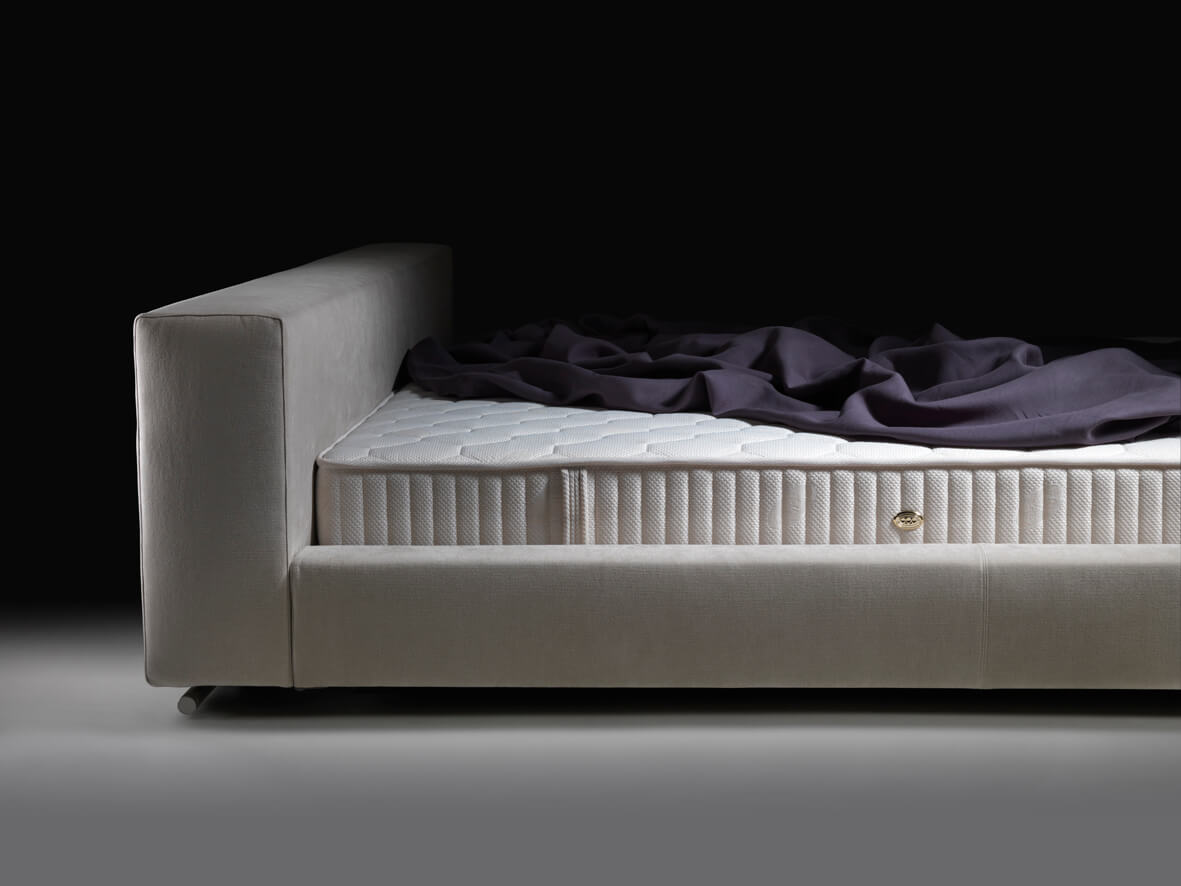 Flexform Кровать Groundpiece от Flexform — в интерьере