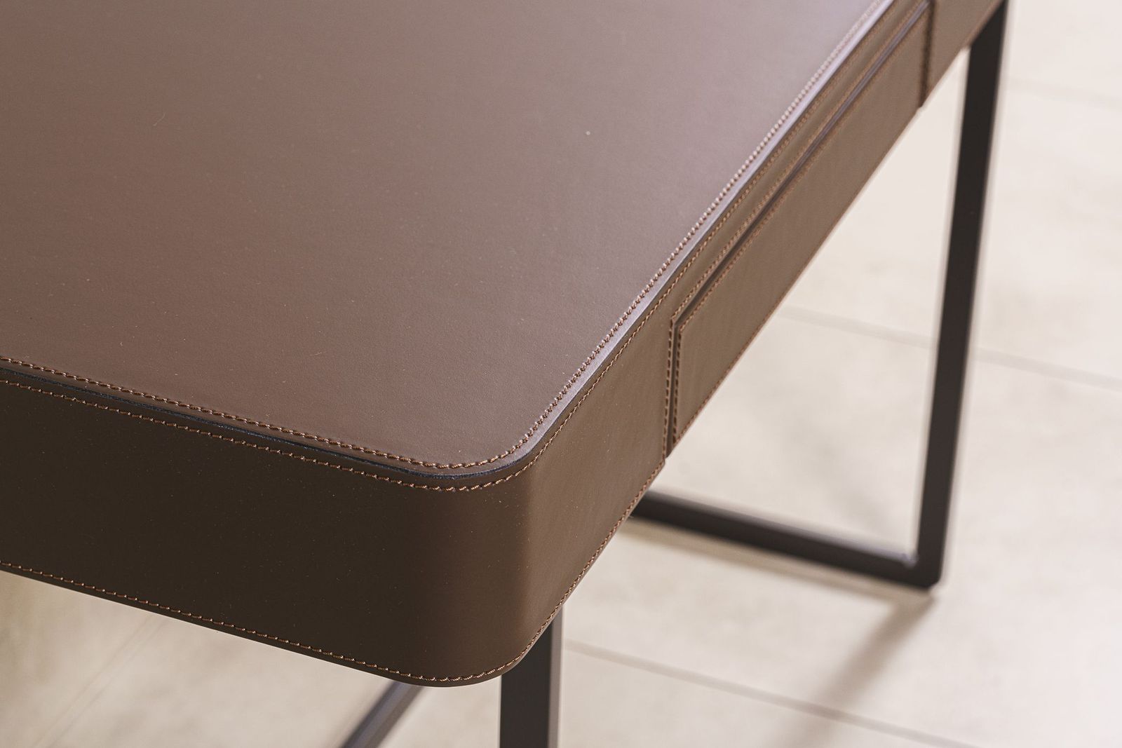 Flexform Письменный стол Marmaduke от Flexform — в интерьере