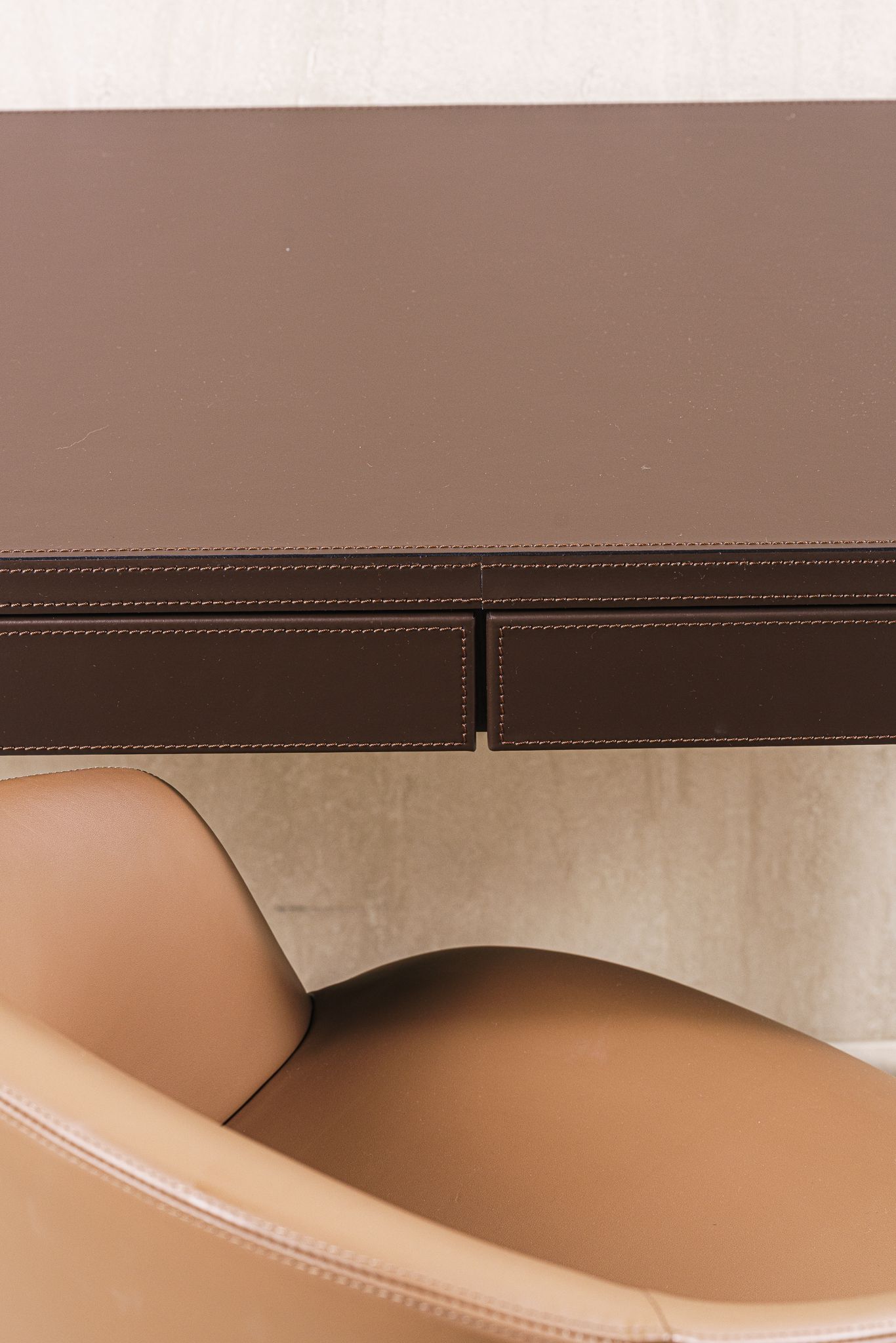 Flexform Письменный стол Marmaduke от Flexform — в интерьере