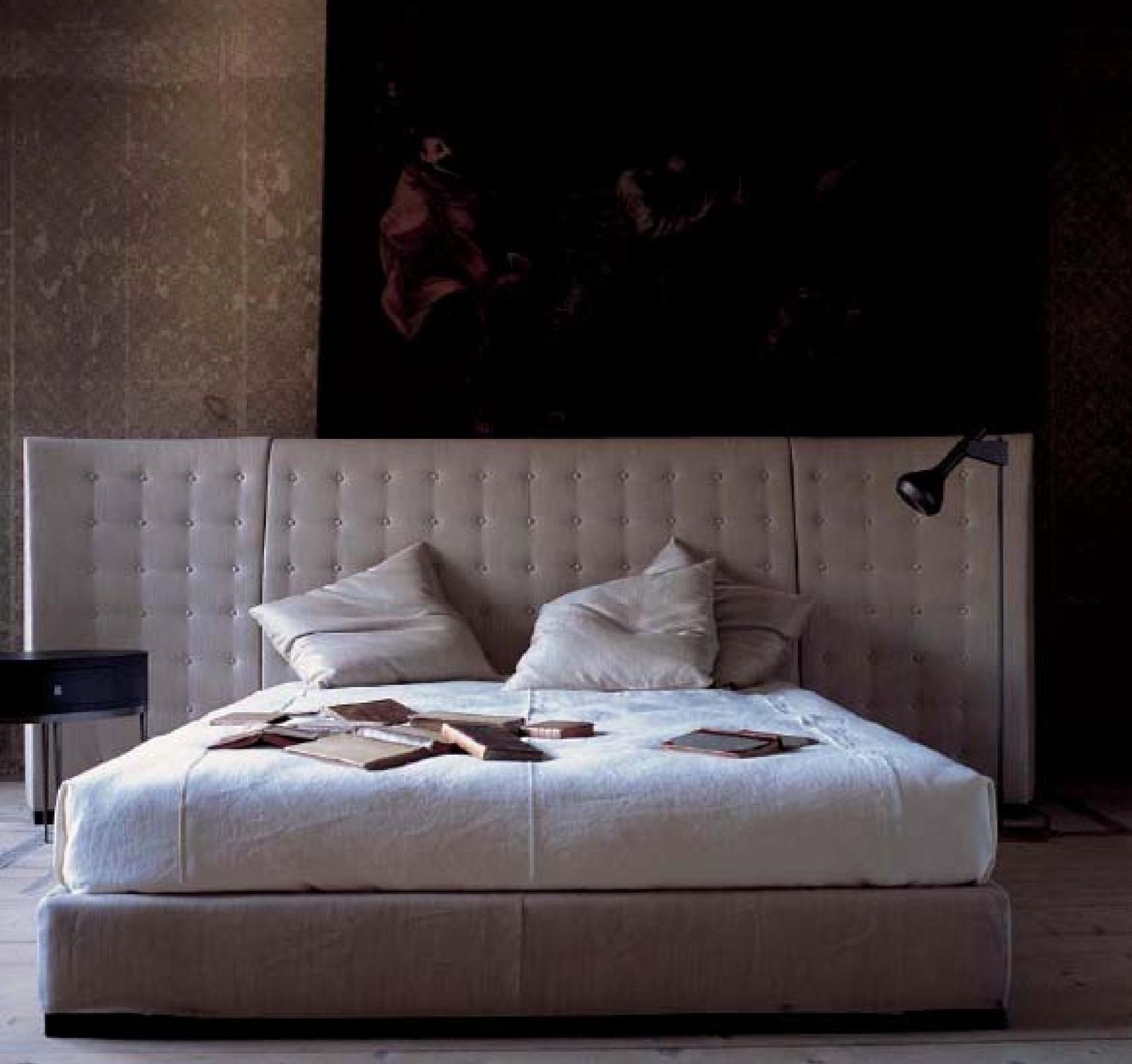 Flexform Кровать Caress от Flexform — в интерьере