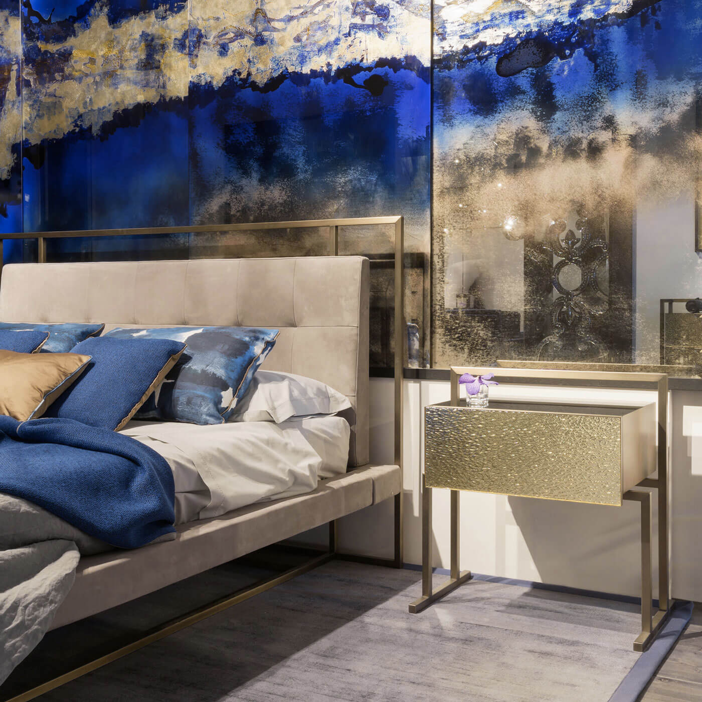 Arte Veneziana Прикроватная тумбочка Transition от Arte Veneziana — в интерьере