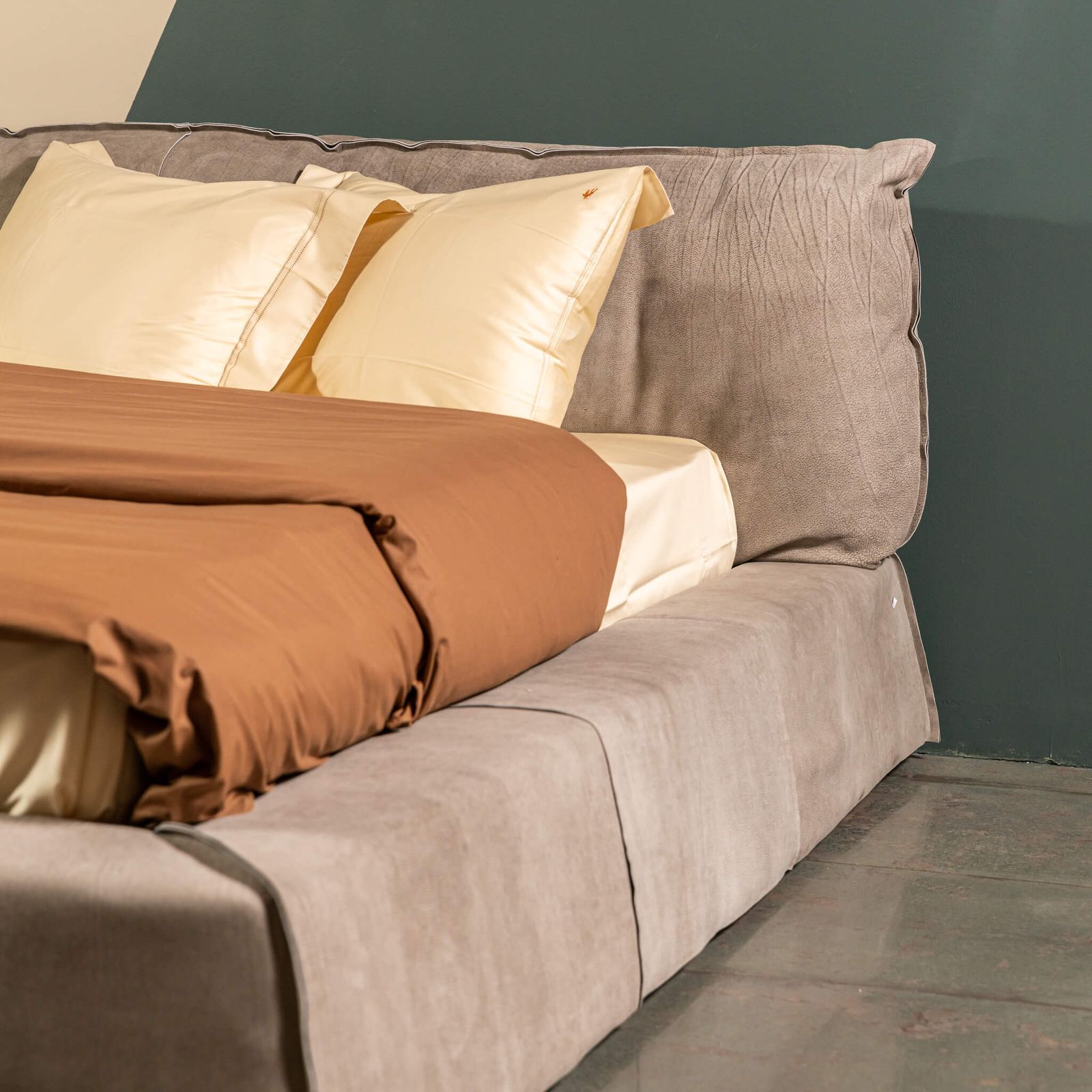 Baxter Кровать Paris 180 Bo.H kaki от Baxter — в интерьере