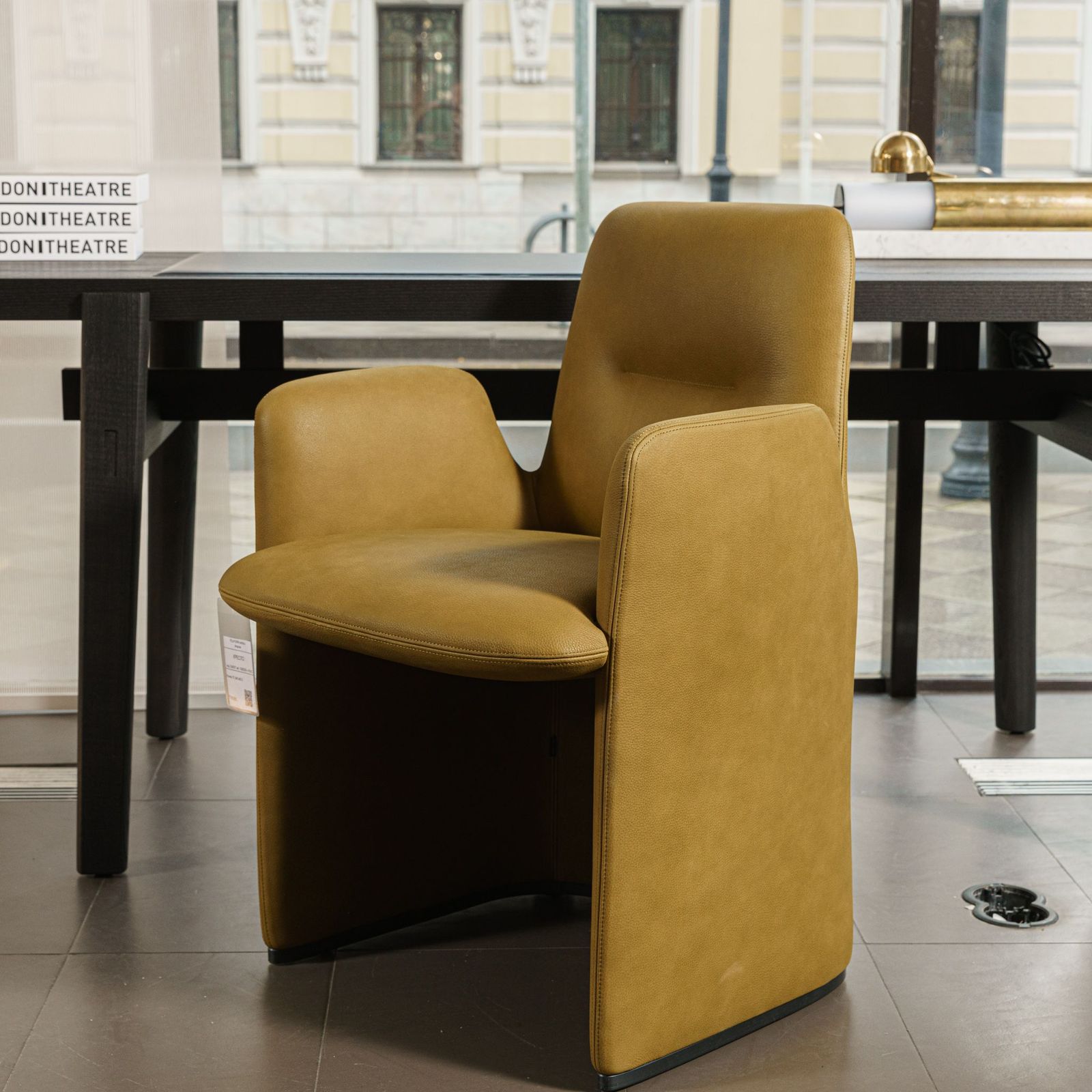 Poliform Стул Guest Leather от Poliform — в интерьере