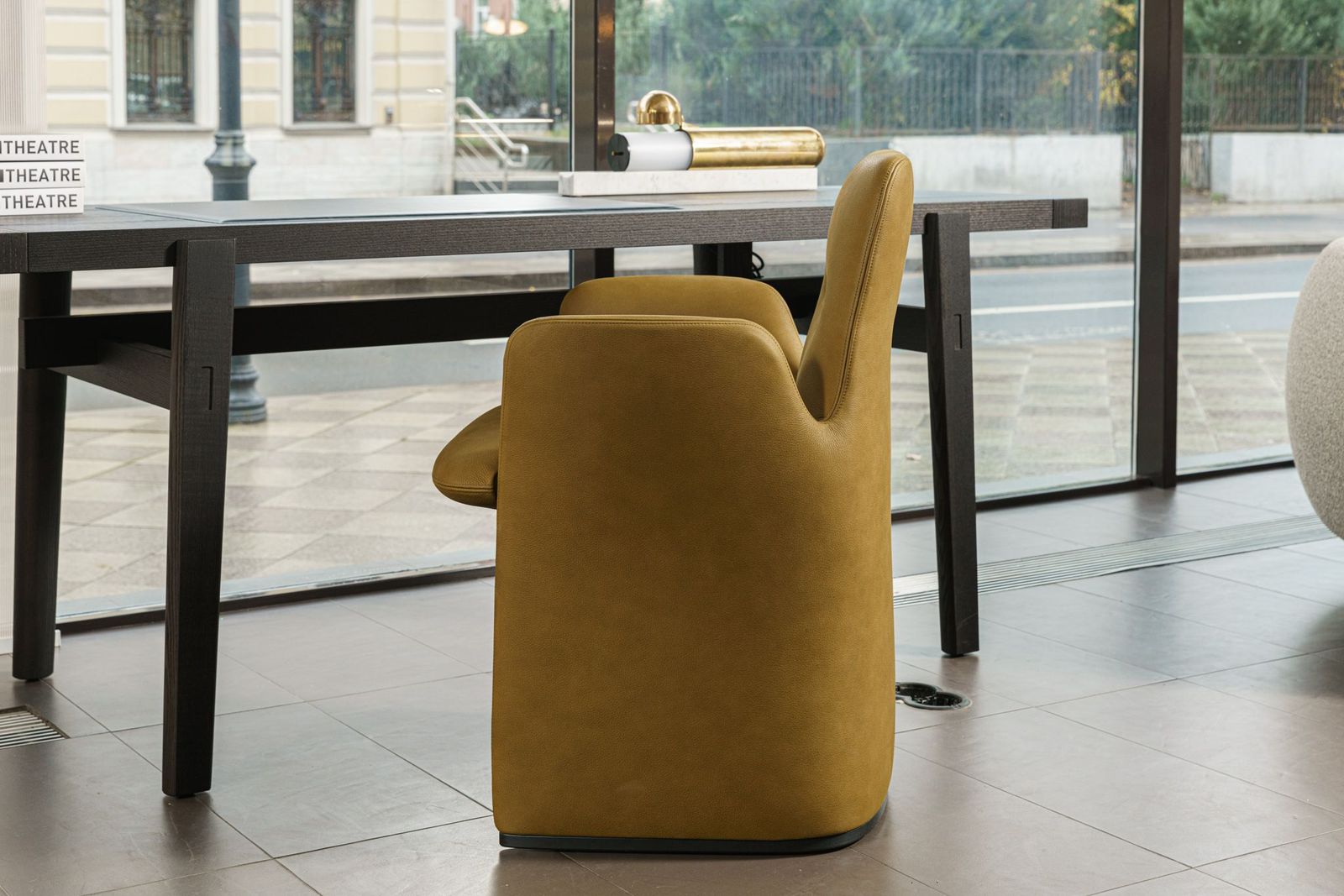 Poliform Стул Guest Leather от Poliform — в интерьере