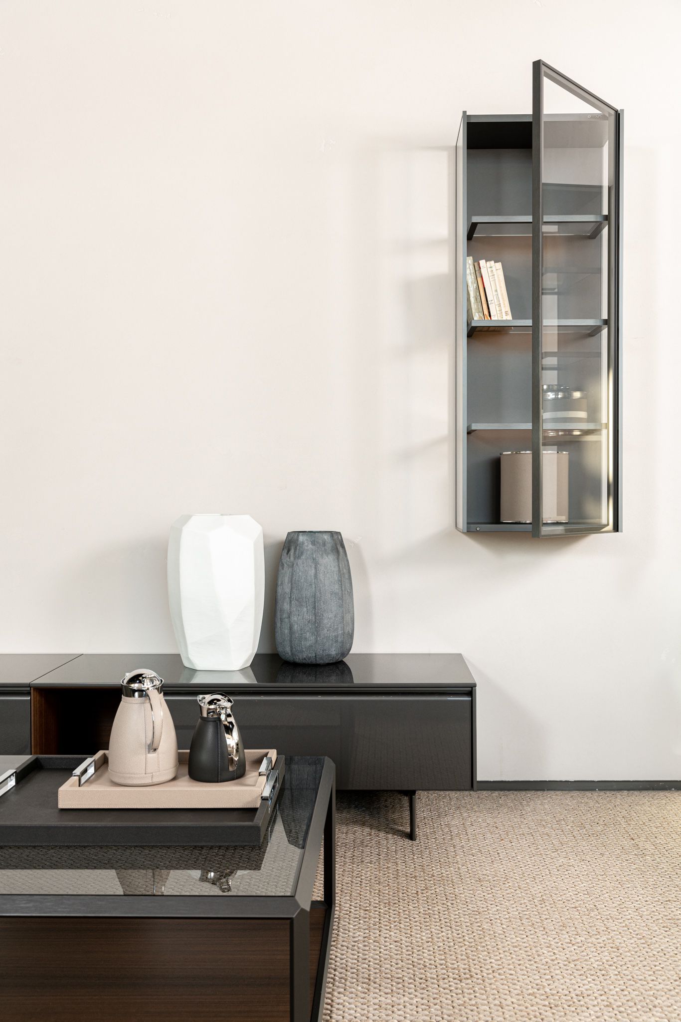 Molteni&C Композиция комода с 2-мя витринами pass word от Molteni & C — в интерьере