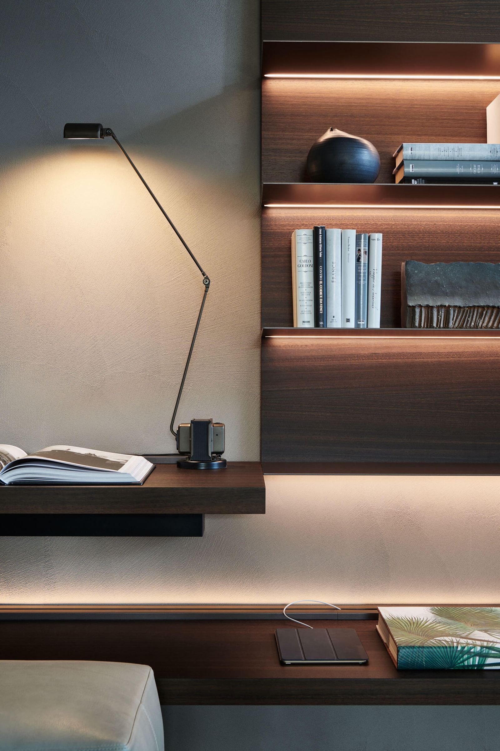 Molteni&C Композиция комода с 2-мя витринами pass word от Molteni & C — в интерьере