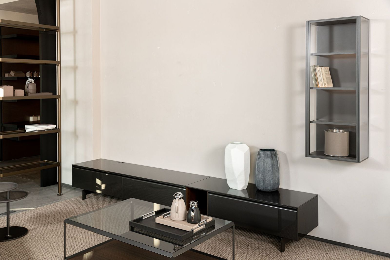 Molteni&C Композиция комода с 2-мя витринами pass word от Molteni & C — в интерьере