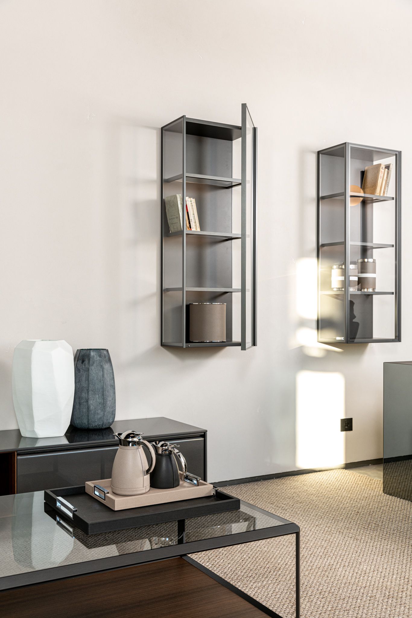 Molteni&C Композиция комода с 2-мя витринами pass word от Molteni & C — в интерьере