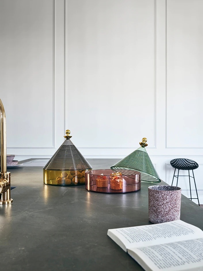 Kartell Посуда Trullo Crystal/Smoke Grey от Kartell — в интерьере