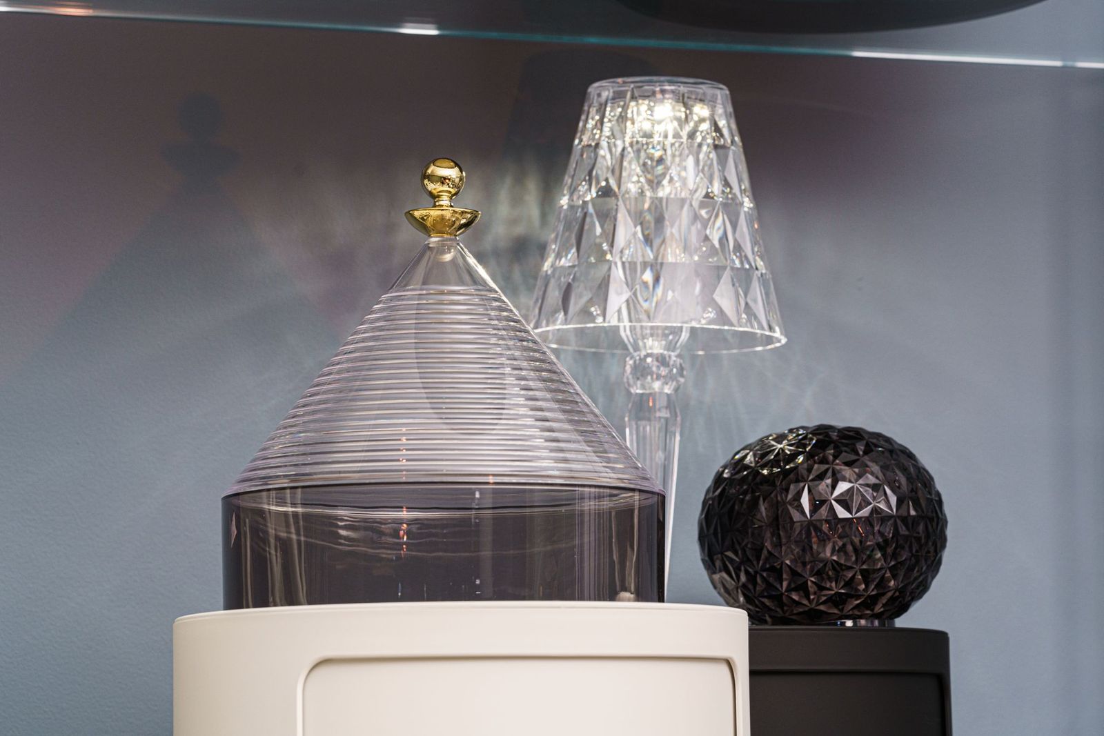Kartell Посуда Trullo Crystal/Smoke Grey от Kartell — в интерьере