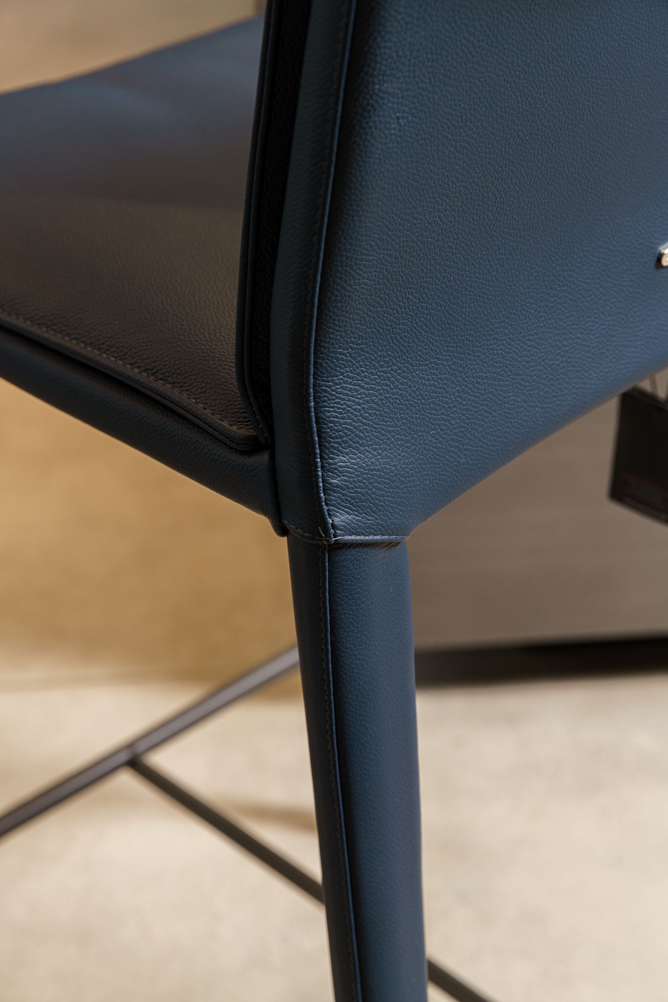 Cattelan Italia Барный стул Isabel B Pelle 940 Navy от Cattelan Italia — в интерьере