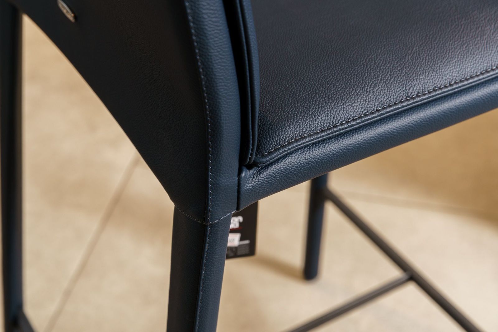 Cattelan Italia Барный стул Isabel B Pelle 940 Navy от Cattelan Italia — в интерьере