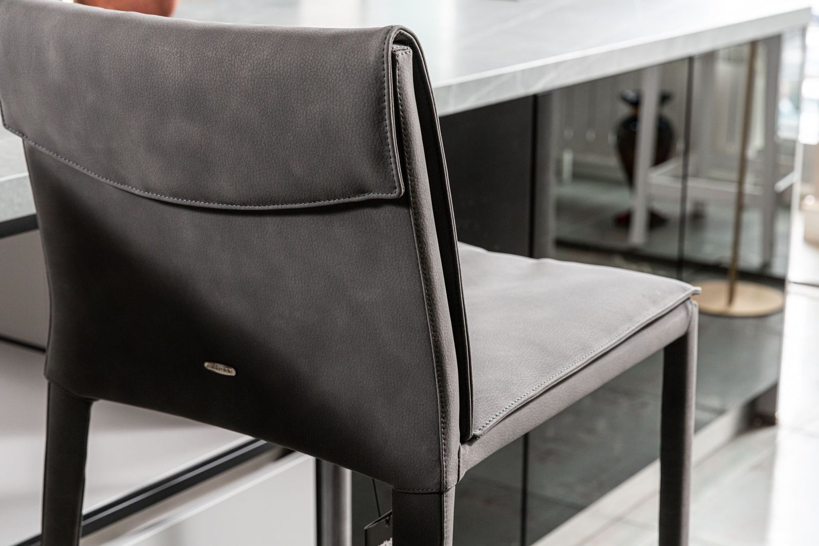 Cattelan Italia Барный стул Isabel B Pelle 940 Navy от Cattelan Italia — в интерьере