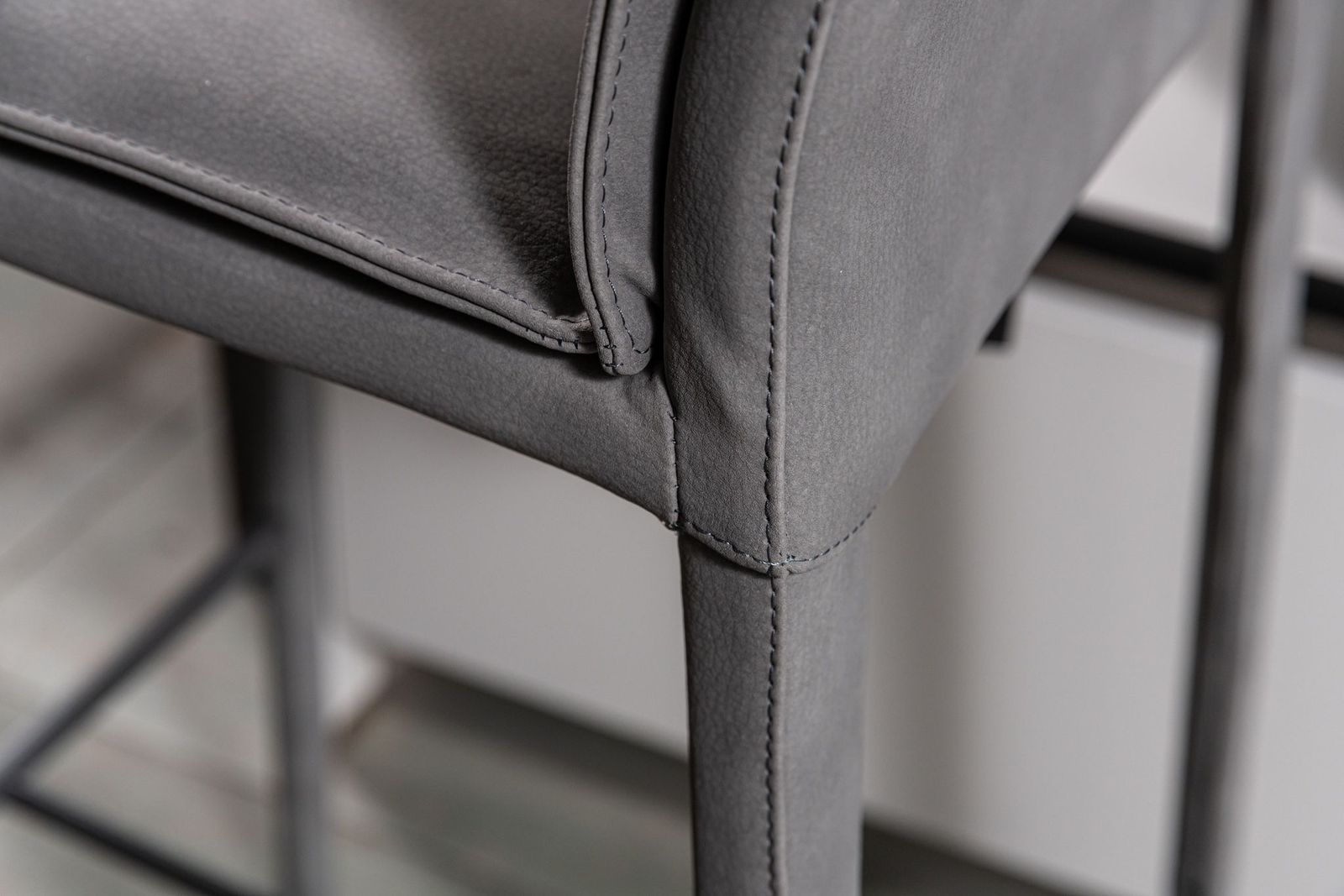 Cattelan Italia Барный стул Isabel B Pelle 940 Navy от Cattelan Italia — в интерьере