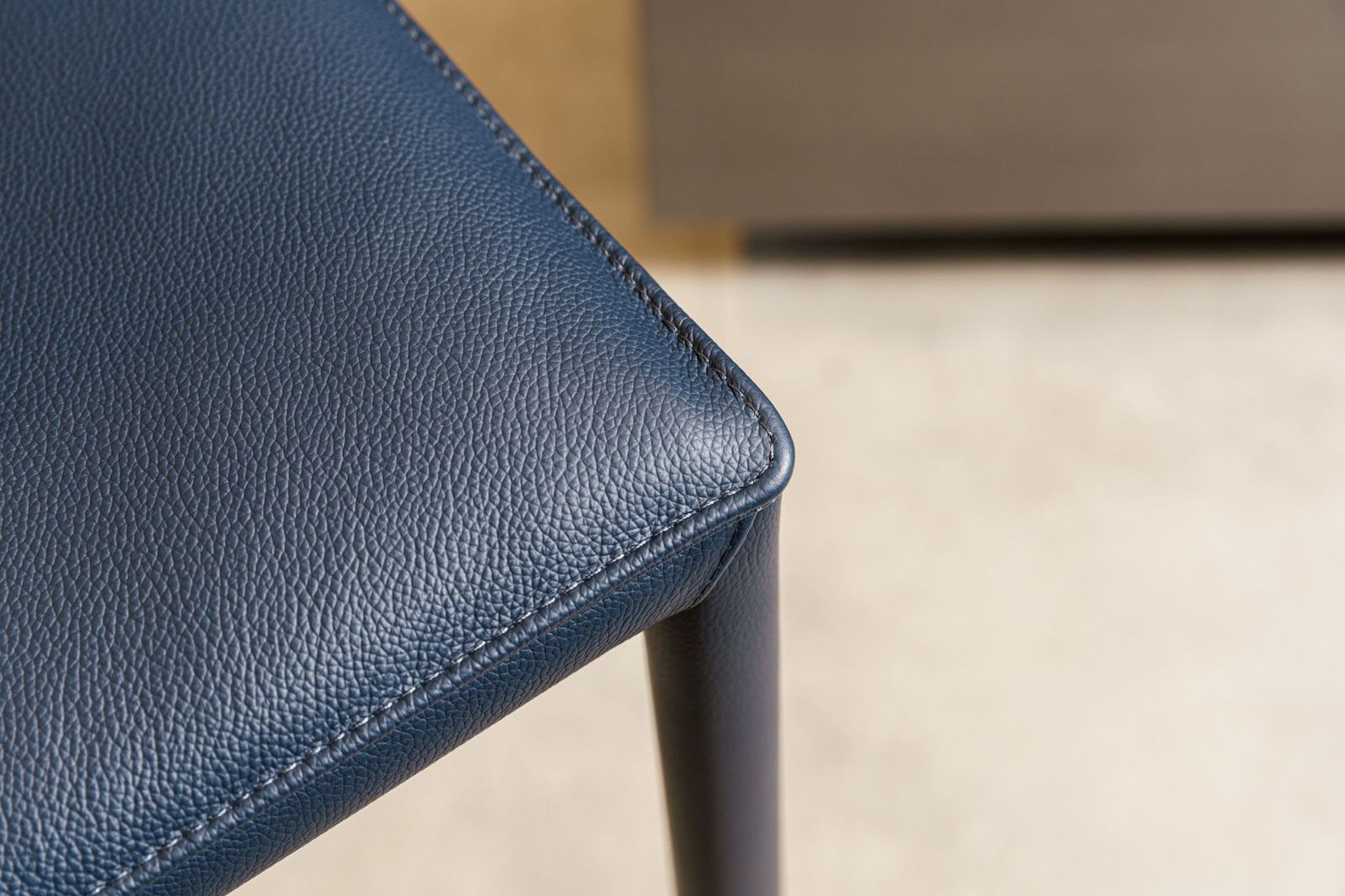 Cattelan Italia Барный стул Isabel B Pelle 940 Navy от Cattelan Italia — в интерьере