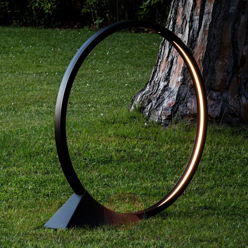 Artemide Настольная лампа "O" от Artemide — в интерьере