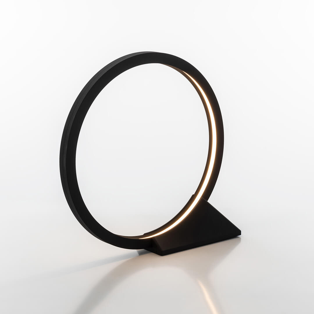 Artemide Настольная лампа "O" от Artemide — в интерьере