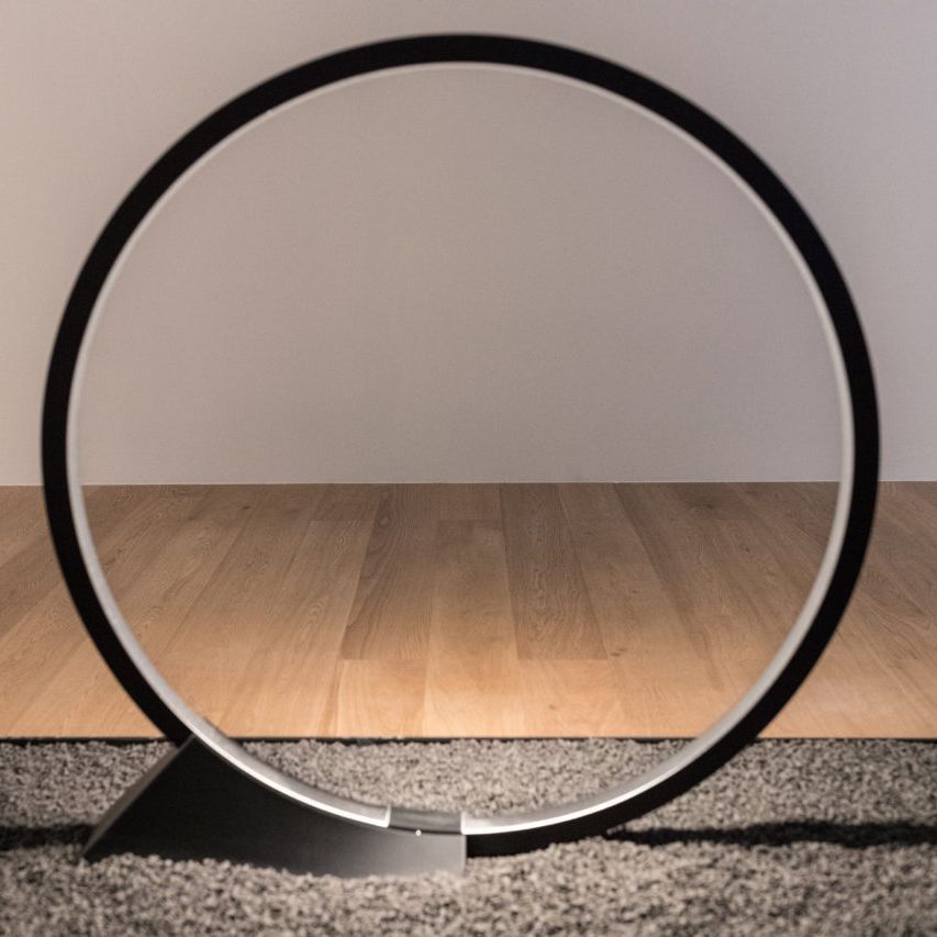 Artemide Настольная лампа "O" от Artemide — в интерьере