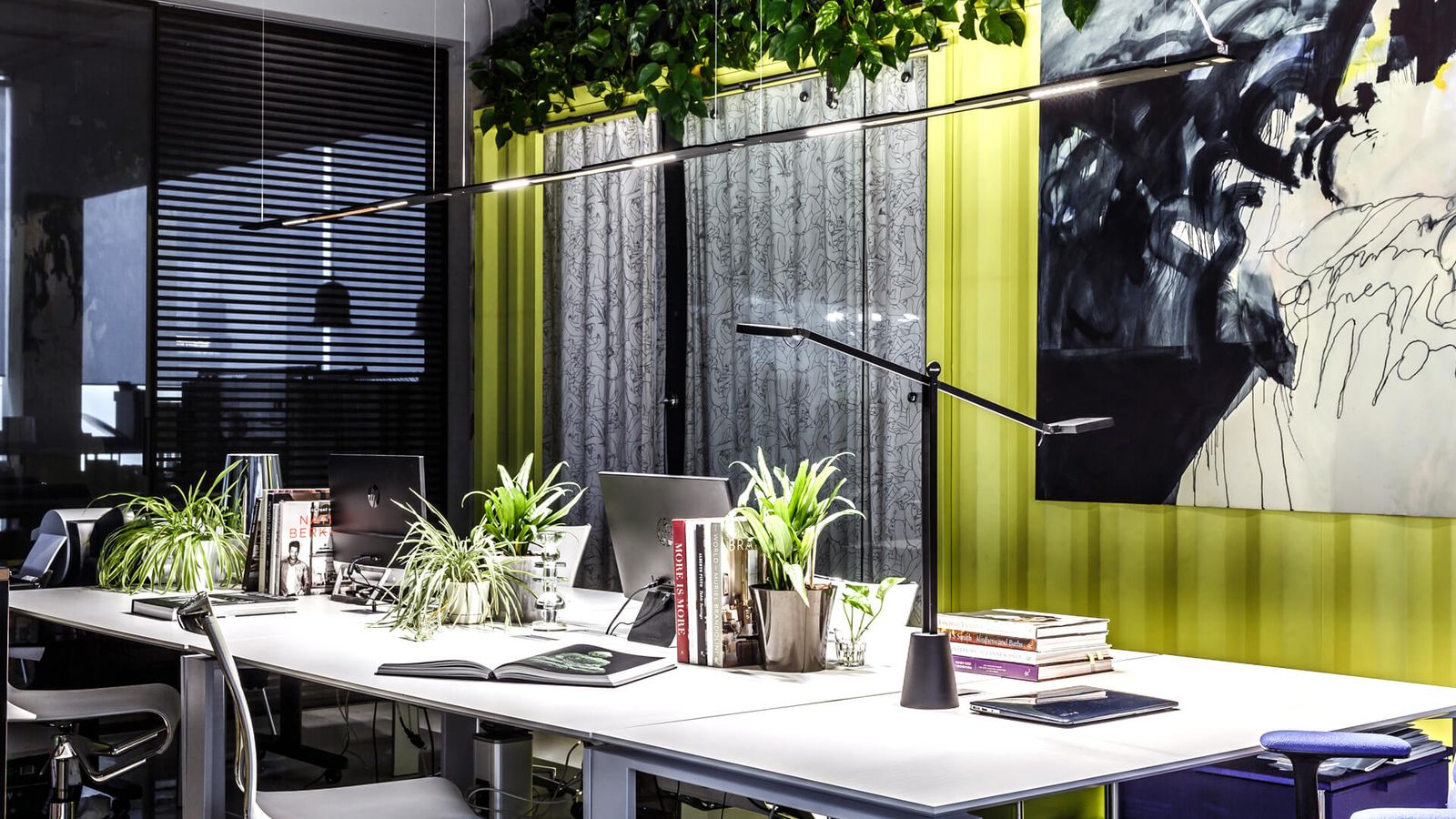 Artemide Настольная лампа Equilibrist от Artemide — в интерьере