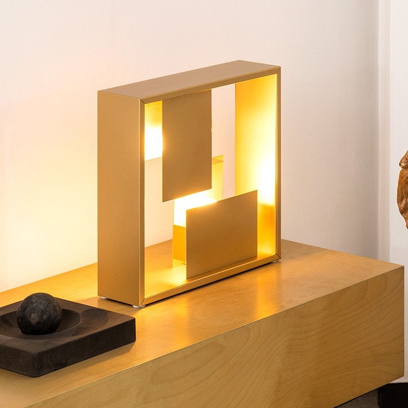 Artemide Настольная лампа Fato от Artemide — в интерьере