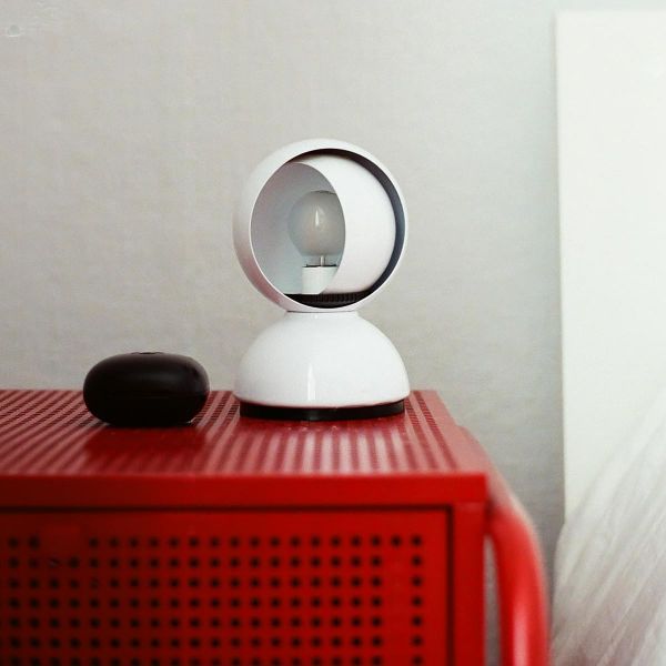 Artemide Настольная лампа Eclisse Yellow от Artemide — в интерьере