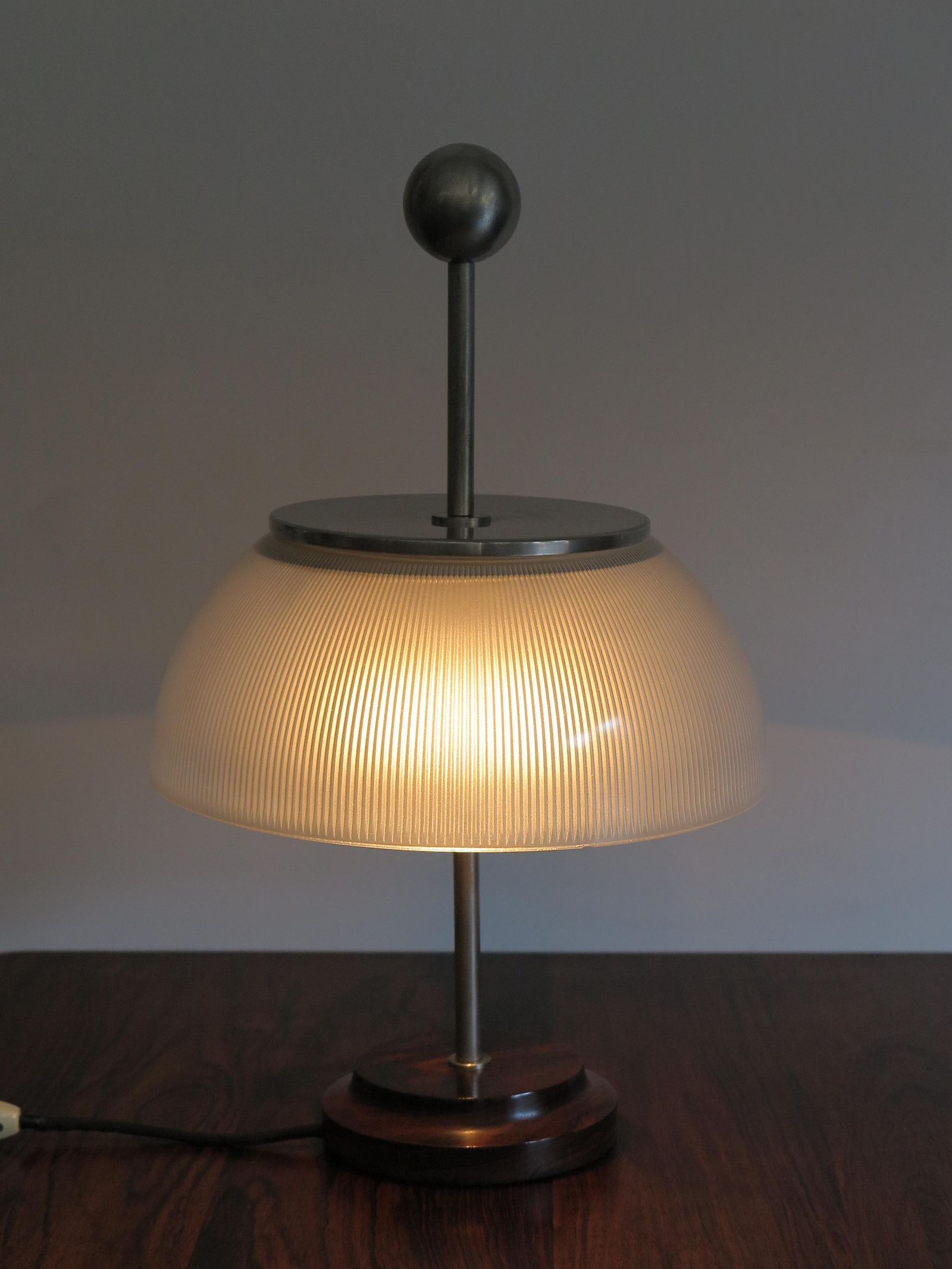 Artemide Настольная лампа Alfa от Artemide — в интерьере