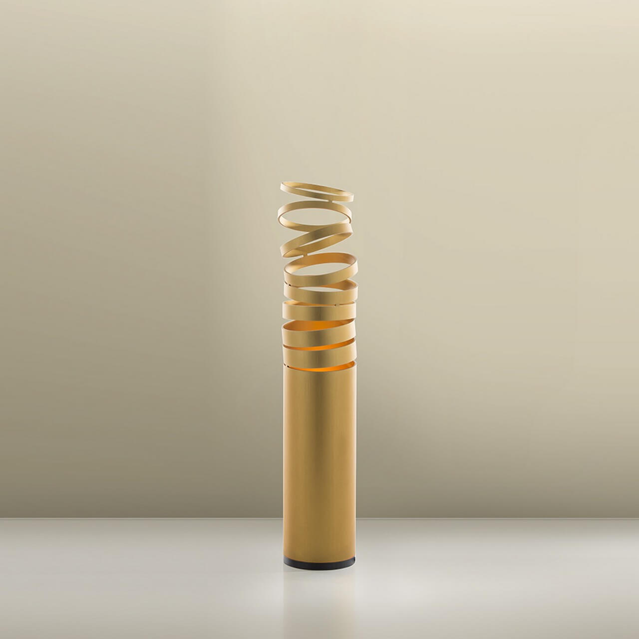 Artemide Настольная лампа Decompose от Artemide — в интерьере