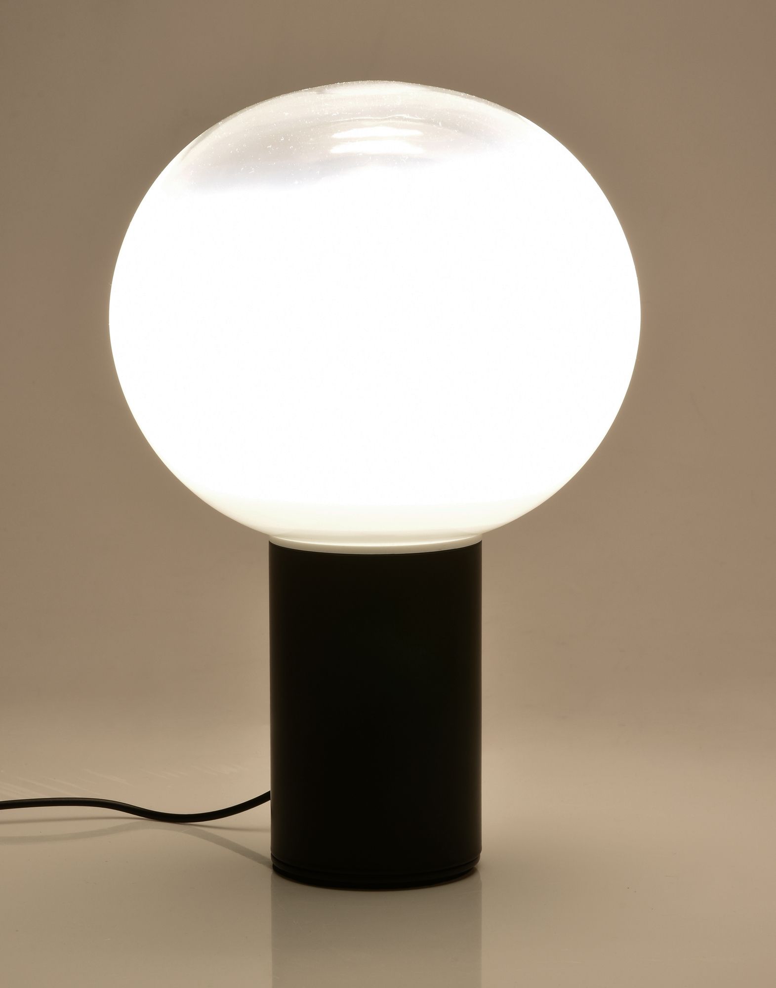 Artemide Настольная лампа Laguna от Artemide — в интерьере