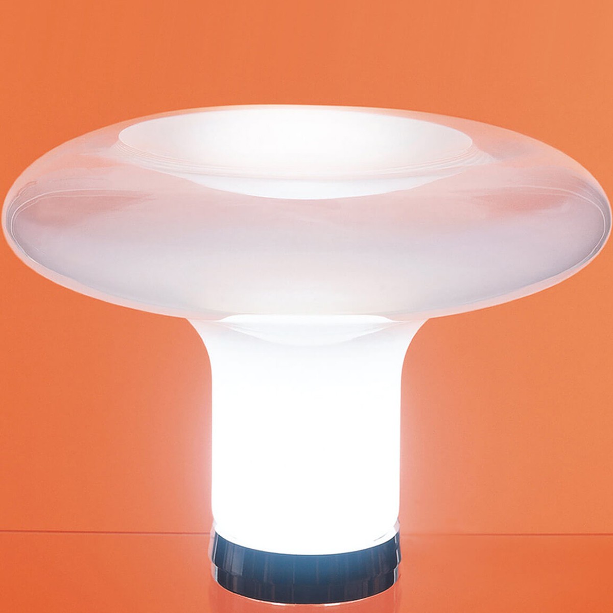 Artemide Настольная лампа Lesbo от Artemide — в интерьере