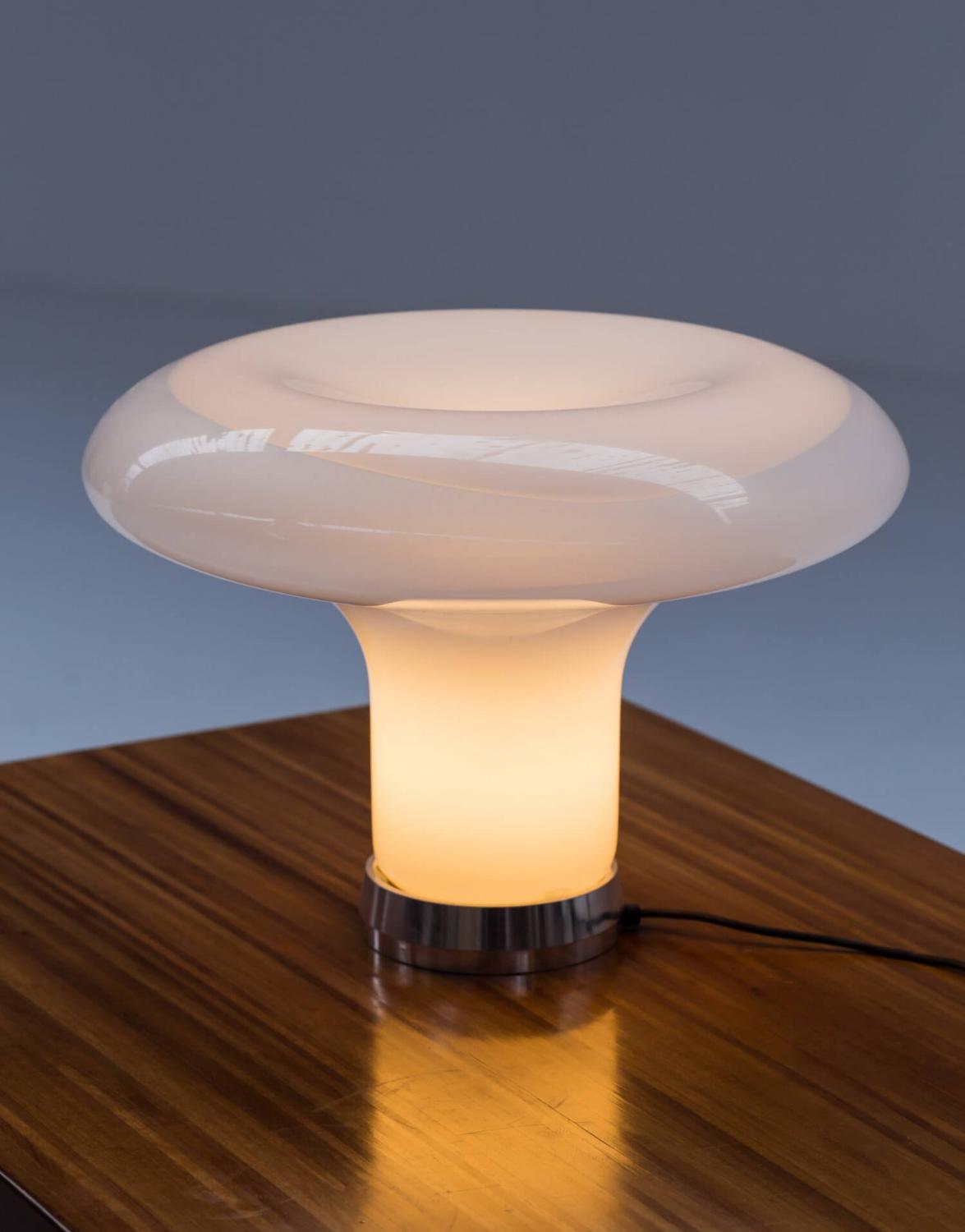 Artemide Настольная лампа Lesbo от Artemide — в интерьере