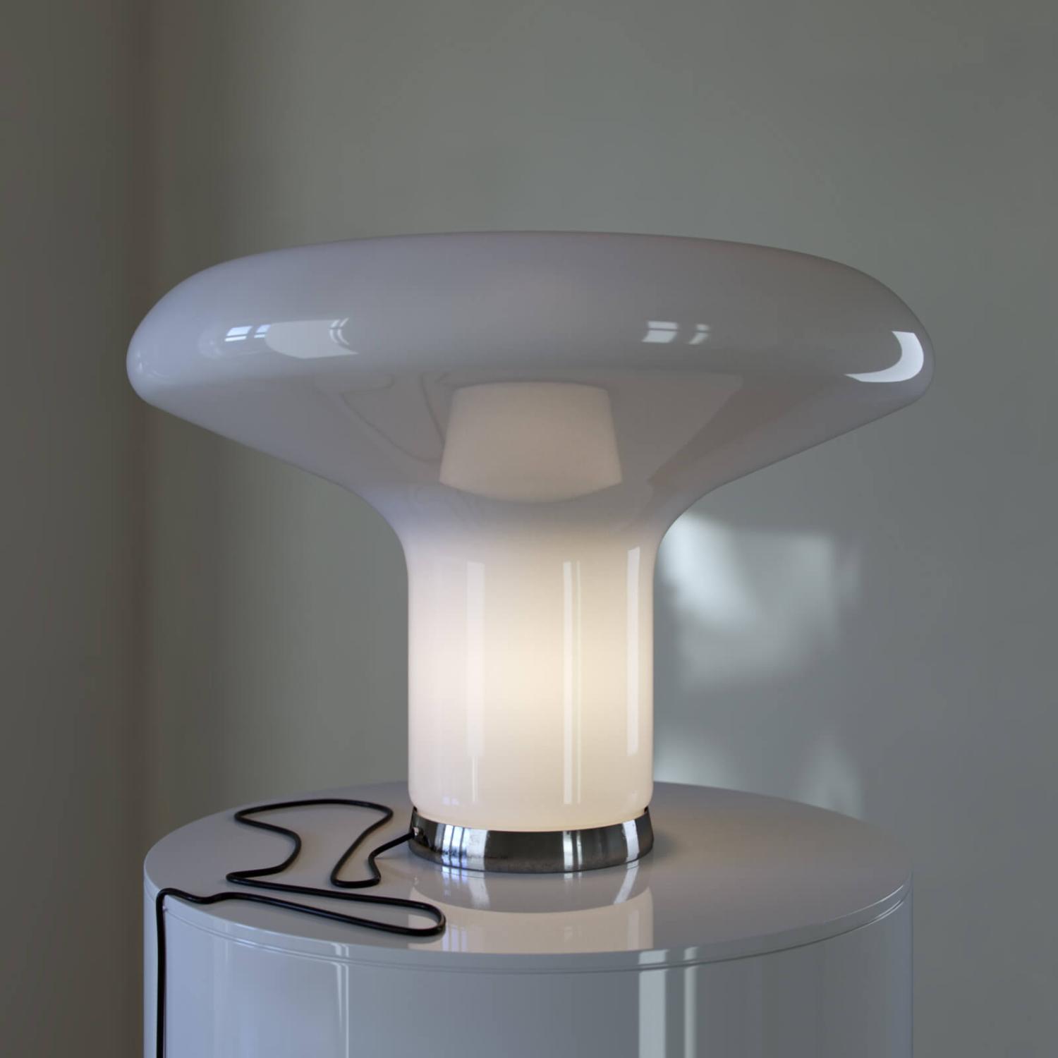 Artemide Настольная лампа Lesbo от Artemide — в интерьере