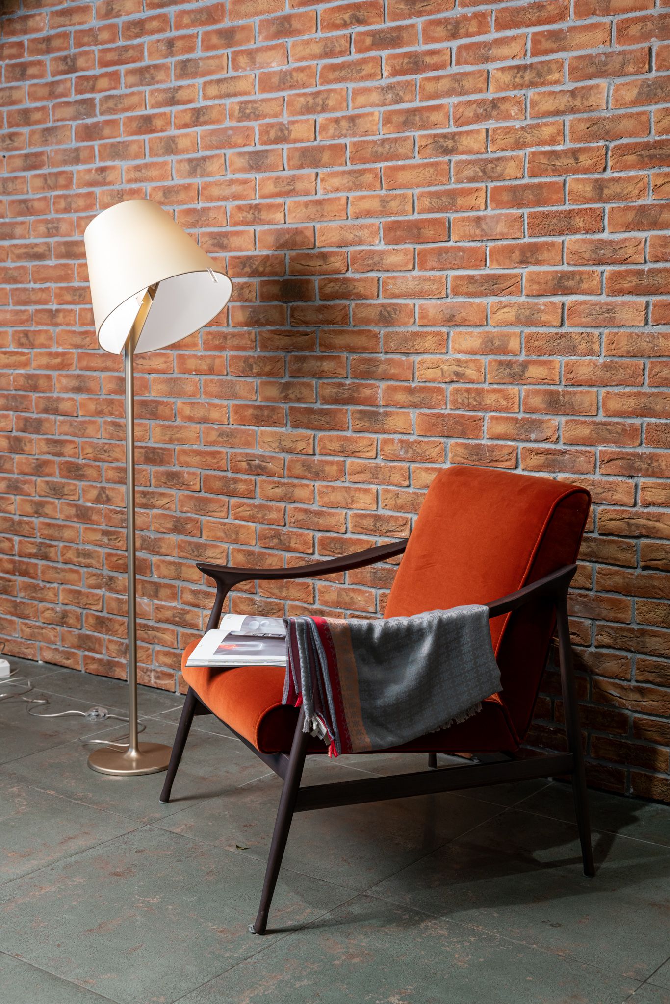 Artemide Торшер Melampo от Artemide — в интерьере