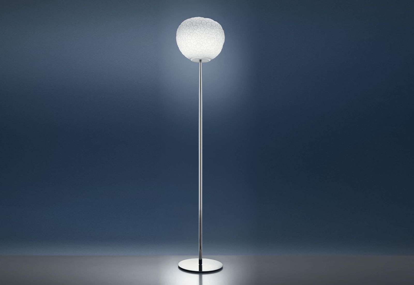 Artemide Торшер Meteorite от Artemide — в интерьере