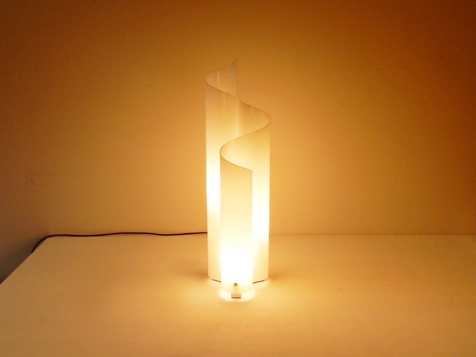 Artemide Настольная лампа Mezzachimera от Artemide — в интерьере