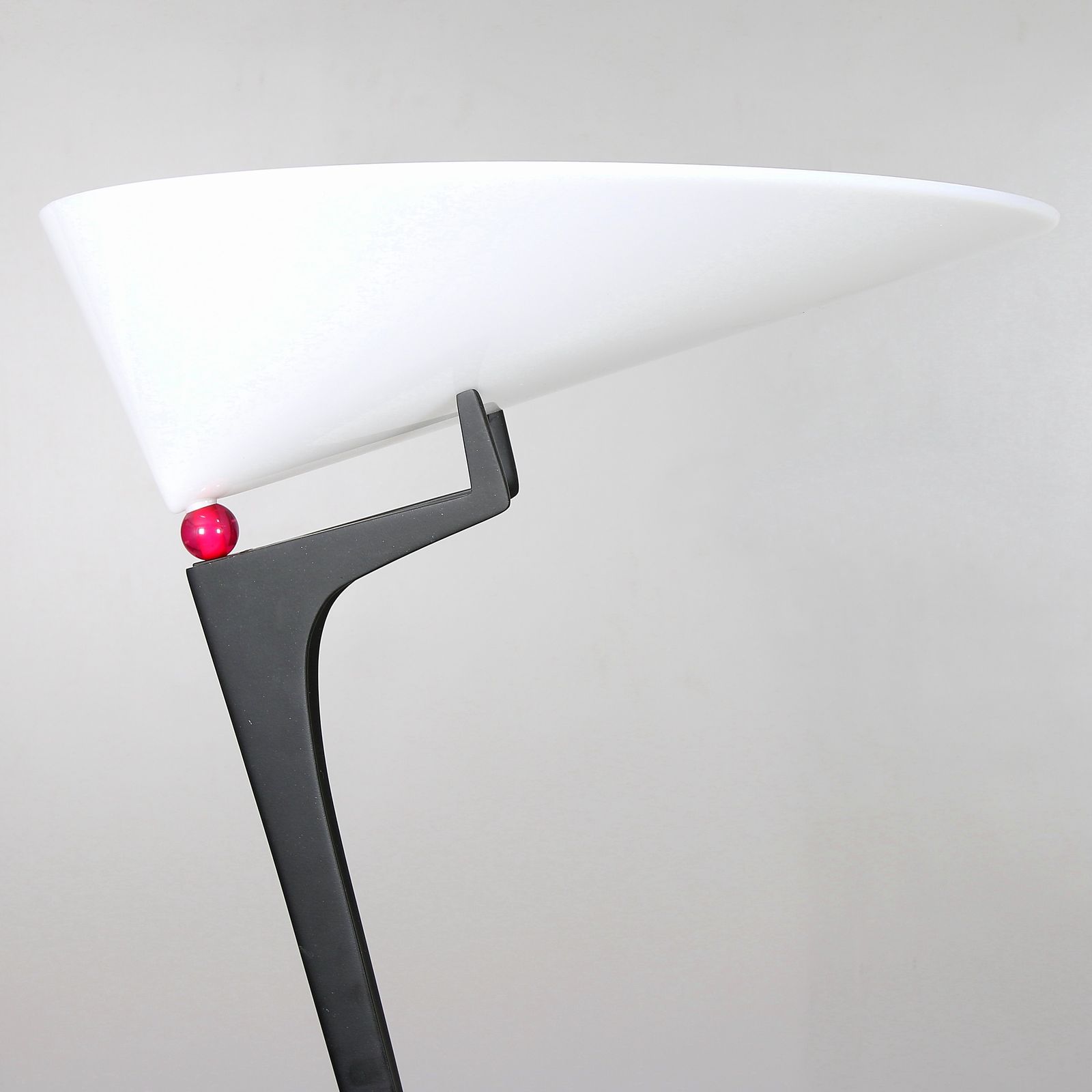 Artemide Торшер Montjuic от Artemide — в интерьере