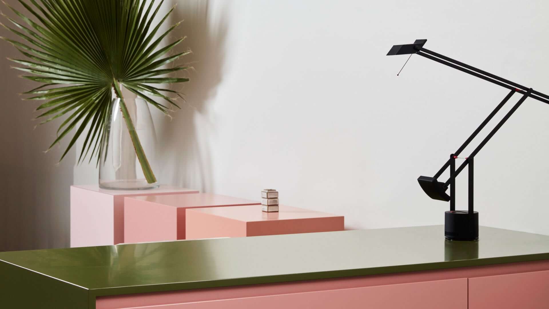Artemide Настольная лампа Tizio от Artemide — в интерьере