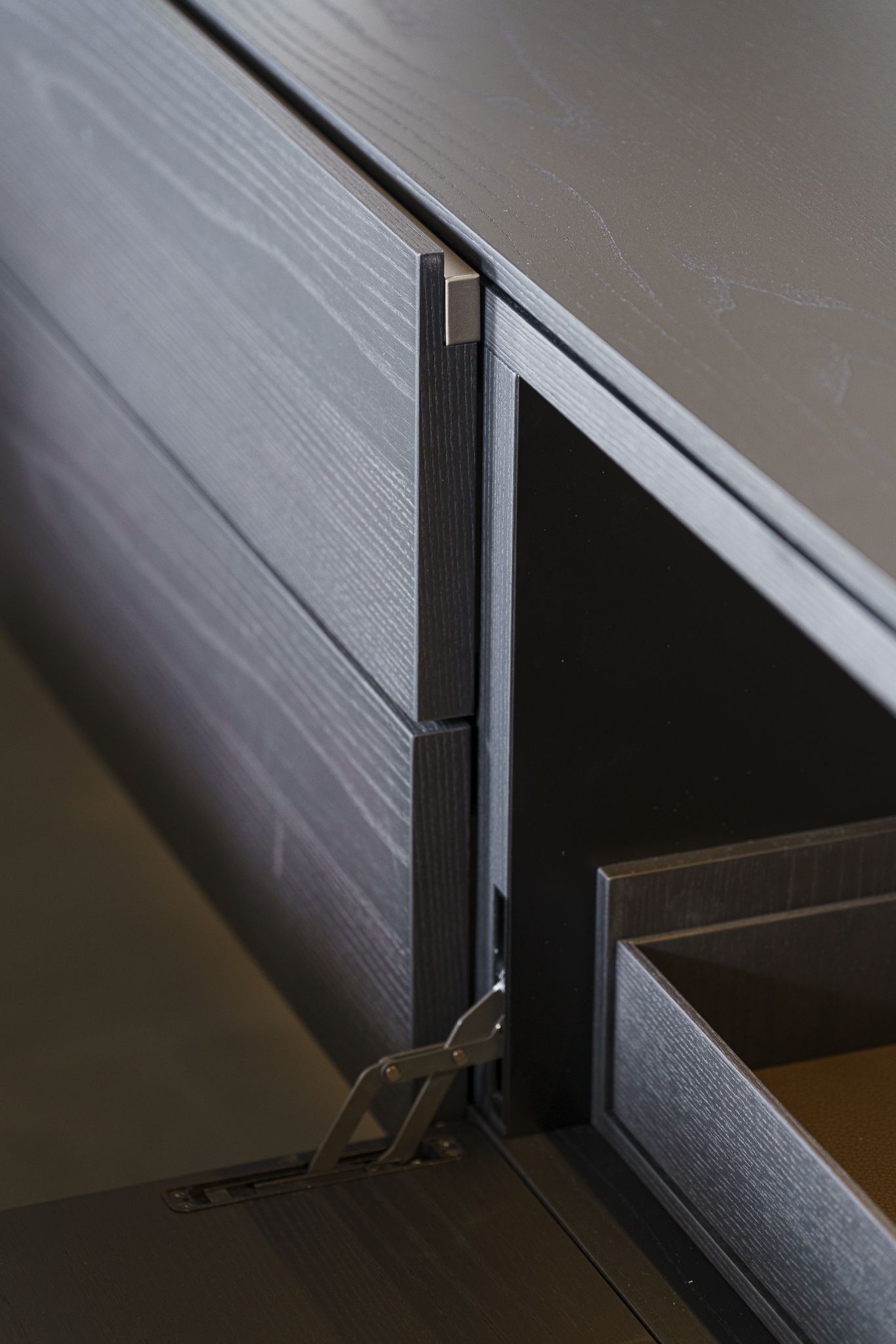 Poliform Стенка Wall System с зоной под ТВ от Poliform — в интерьере