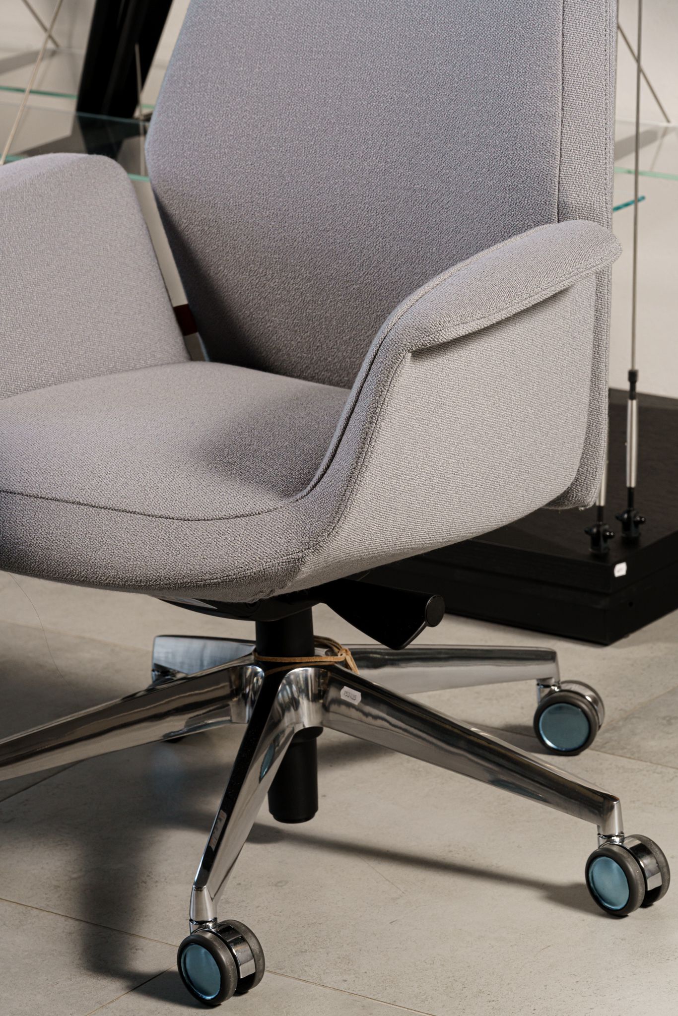 Poltrona Frau Кресло Downtown Managerial Kvadrat Vidar 133 от Poltrona Frau — в интерьере