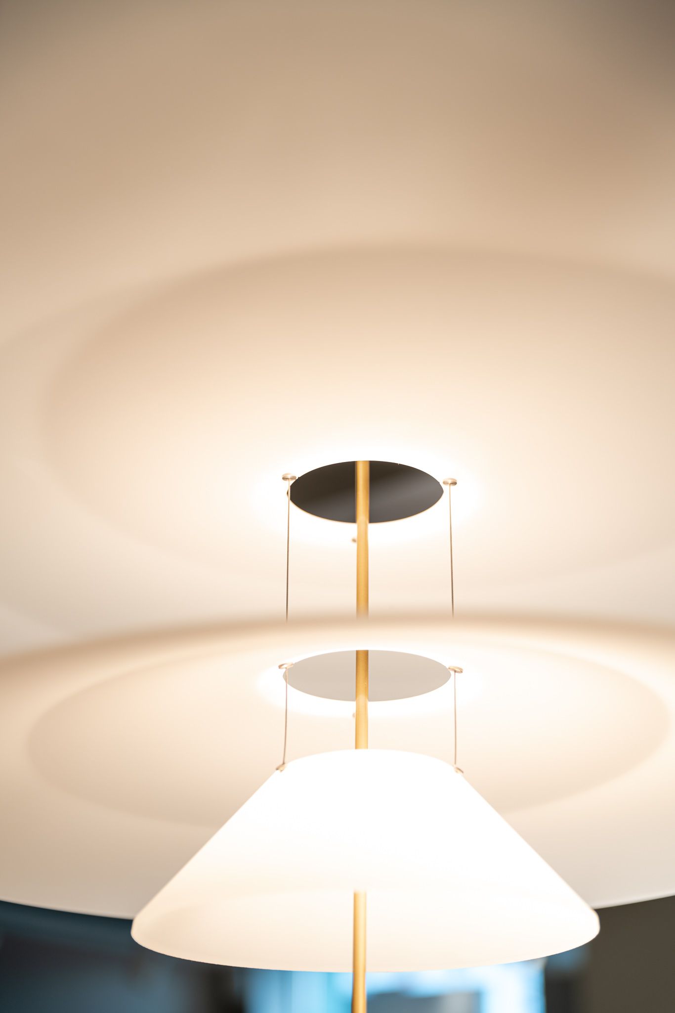 Vibia Люстра Flamingo 1550 Gold от Vibia — в интерьере