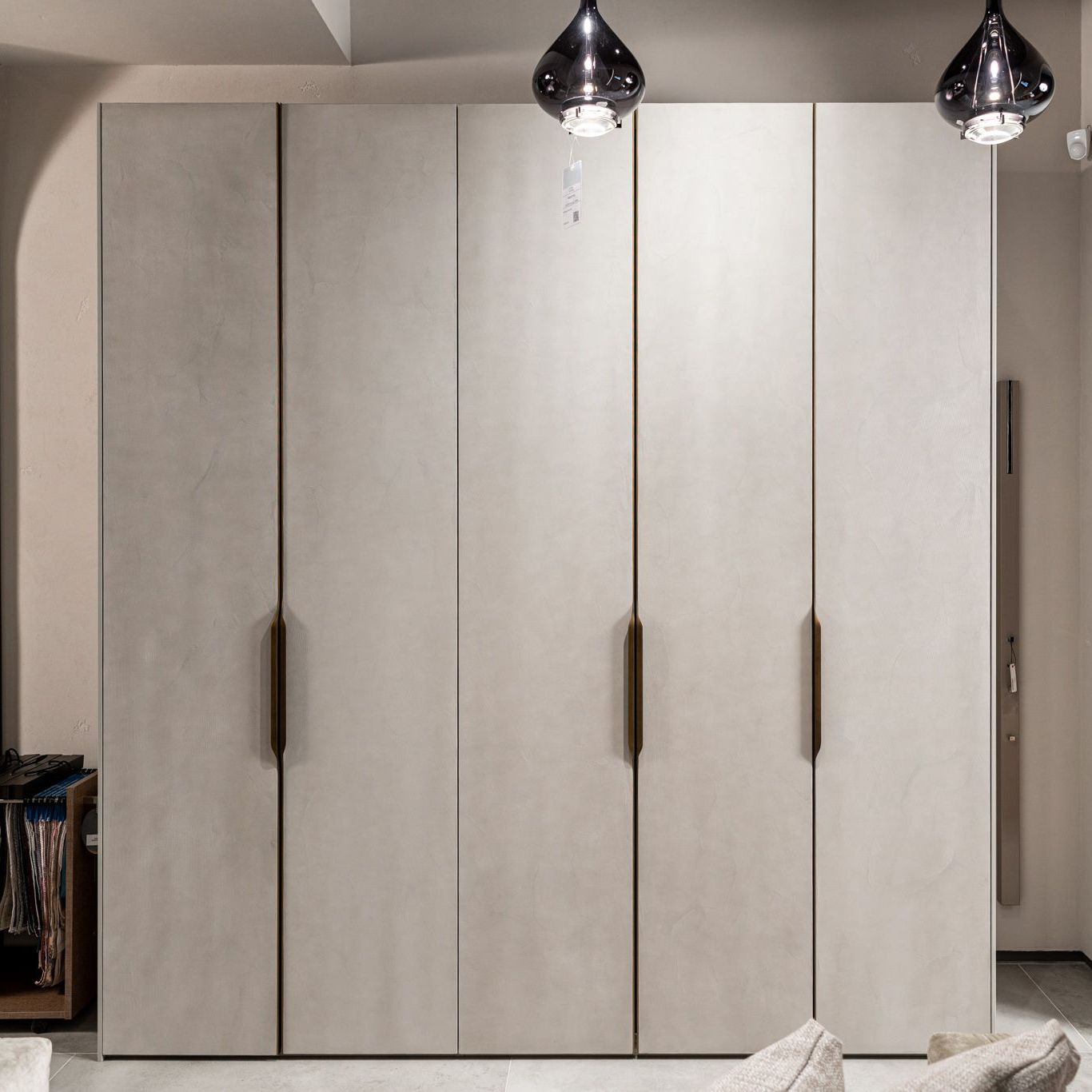 Flou Шкаф Velasca Cemento от Flou — в интерьере