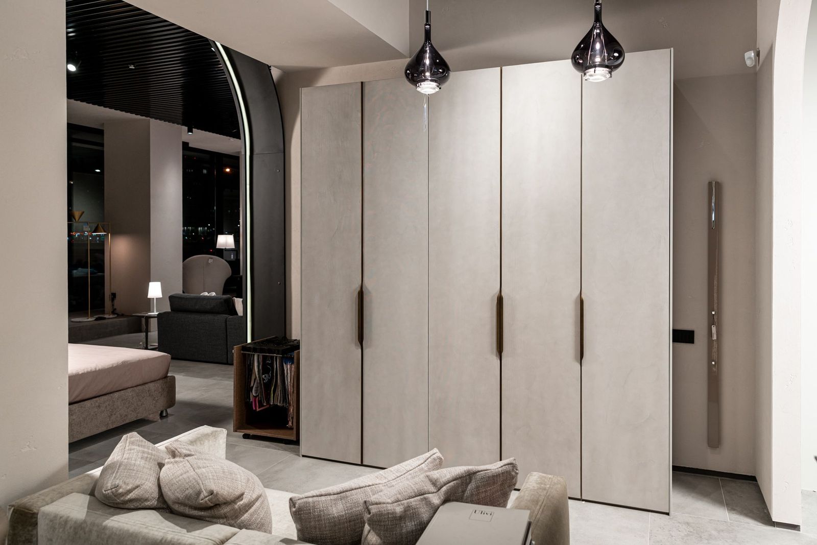 Flou Шкаф Velasca Cemento от Flou — в интерьере